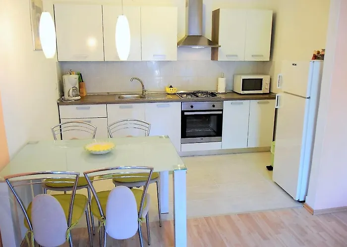 Viola アパート Kampor